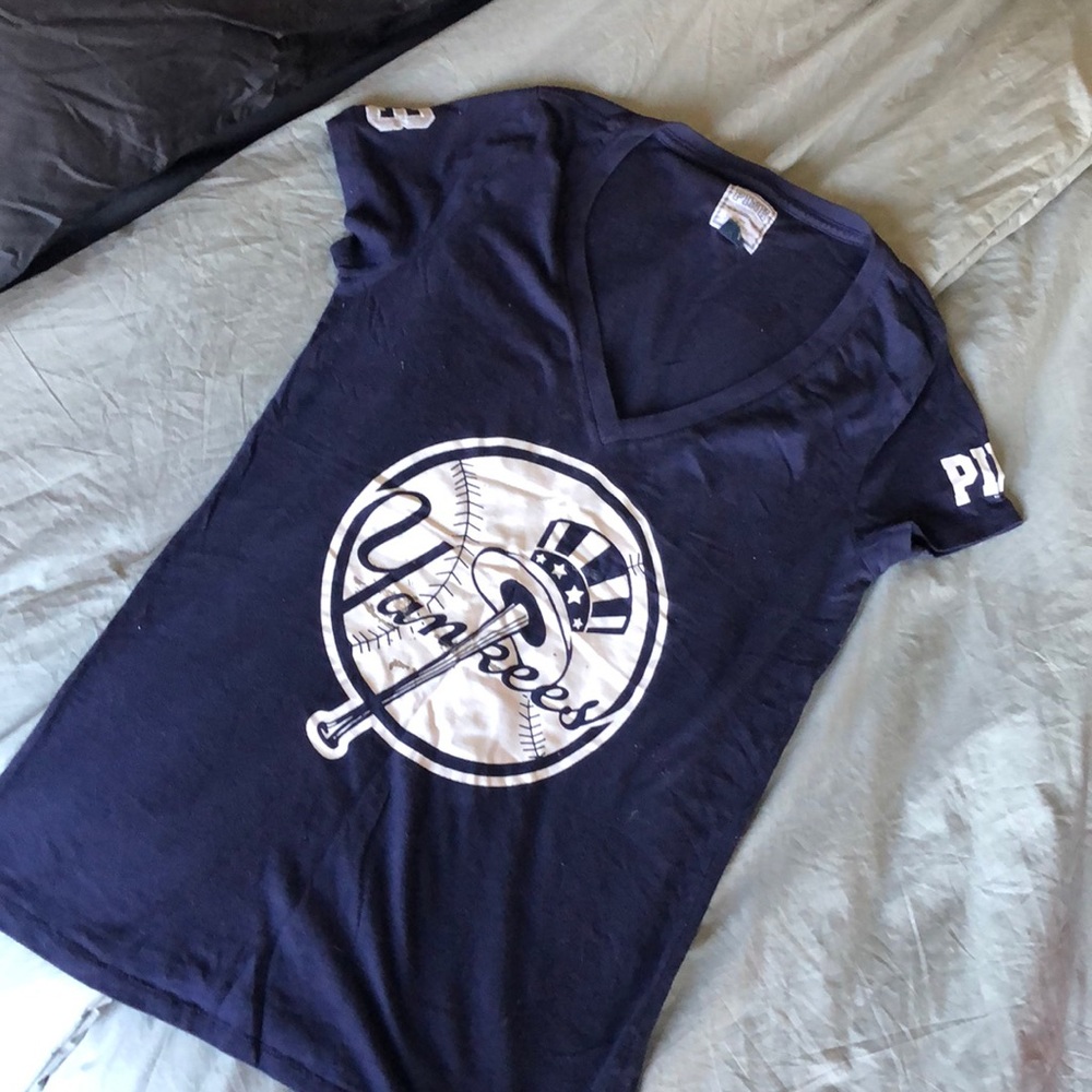 Yankees v-cut top. PINK